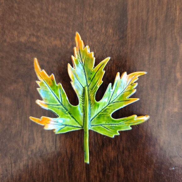 Vintage Maple Leaf Brooch Pin - Picture 3 of 7